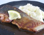 大和屋レシピ～秋鮭の塩麴ムニエル・醤油麹ソースを添えてサムネイル